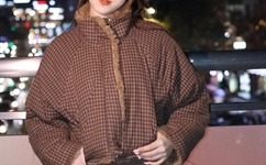 污到下面滴水的图